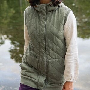 PASSENGER CLEMENTINE RECYCLED QUILTED VEST KAHKI - L